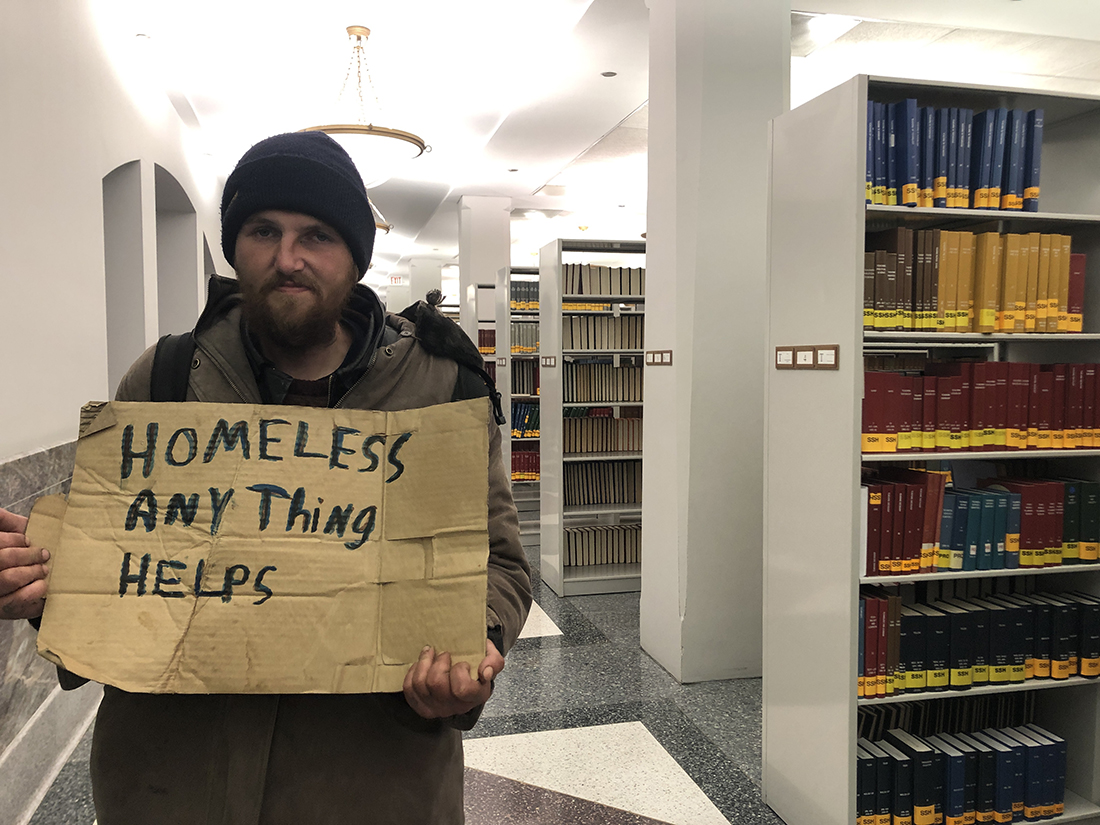 Chicago area public libraries offer staff social workers to link